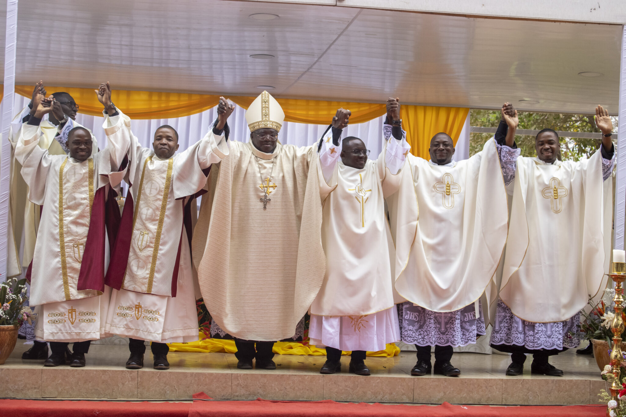 Diocese De Viana Novos Sacerdotes E Novos Di Conos Na Festa Do